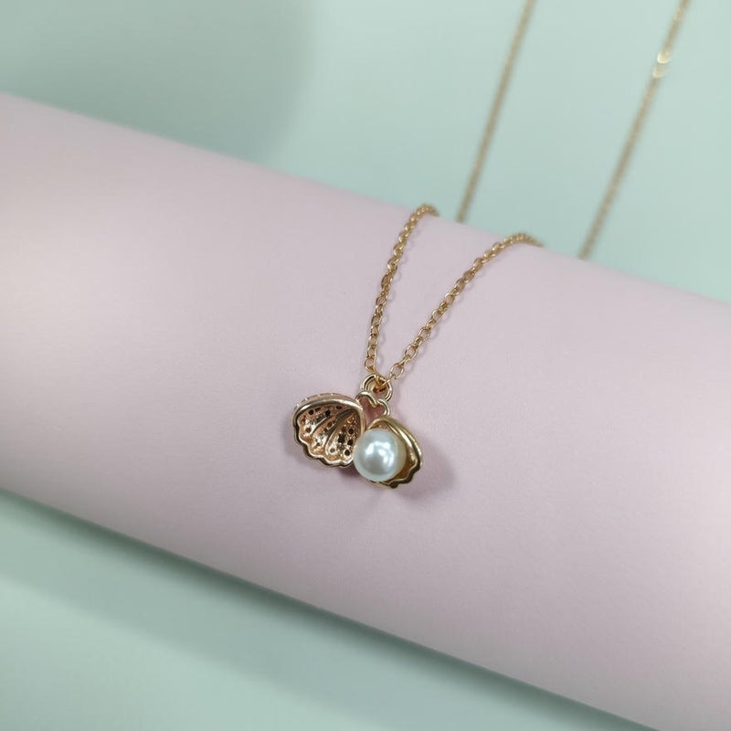 Seashell pearl pendant chain